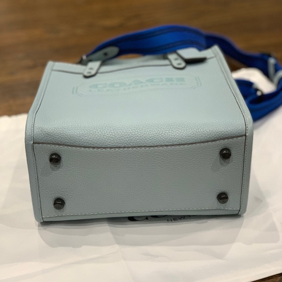 New Coach Field Tote Pebble Leather 22 Light Blue - Picture 7 of 15